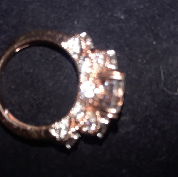 BELLA LUCA ROSE GOLD RING - Picture 7 of 8